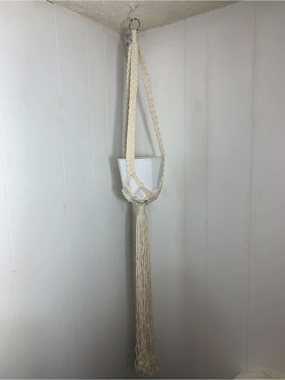 White Macrame Plant Hanger With Pot. NEW.